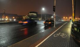 Eismas Pilies tiltu ir žiedu