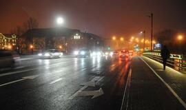 Eismas Pilies tiltu ir žiedu