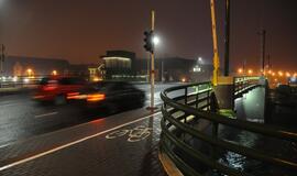 Eismas Pilies tiltu ir žiedu