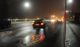 Eismas Pilies tiltu ir žiedu