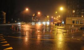 Eismas Pilies tiltu ir žiedu