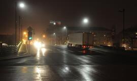 Eismas Pilies tiltu ir žiedu