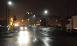 Eismas Pilies tiltu ir žiedu