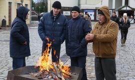 Kariai vaišino žuviene