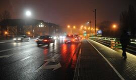 Eismas Pilies tiltu ir žiedu