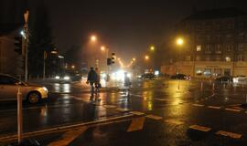 Eismas Pilies tiltu ir žiedu