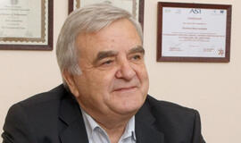 Profesorius Rimvydas Jasinavičius: Skurdo priežastis - per daug norinčiųjų gauti