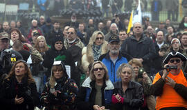 Tūkstantinės minios JAV miestuose protestuoja dėl policijos veiksmų prieš juodaodžius