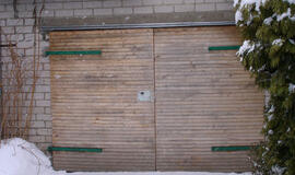 Iš garažo Šilutės plente pavogti automobilio ratai