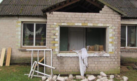 Įtūžęs ant sugyventinės, vyras be namų paliko vaikus