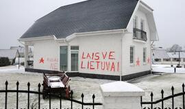 Vandalai aprašinėjo Seimo narės dukters namą