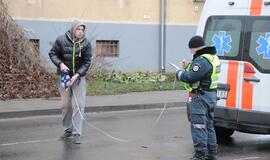 Į iškvietimą skubėjusią greitąją sustabdė "golfas"