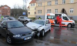 Į iškvietimą skubėjusią greitąją sustabdė "golfas"