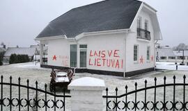 Vandalai aprašinėjo Seimo narės dukters namą