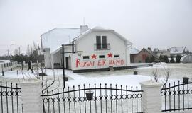 Vandalai aprašinėjo Seimo narės dukters namą