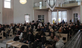 Žiauriai sumuštą kompozitorių Tomą Dobrovolskį žmonės palaiko maldomis, nors jo gyvybė jau gęsta