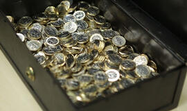 Latvijai vieno euro monetos bus kalamos Lietuvoje