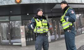 Prie Norvegijos ambasados lietuviai reikalavo grąžinti vaiką