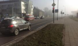 Sudaužytas reklaminis skydas, sužeista vairuotoja