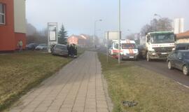 Sudaužytas reklaminis skydas, sužeista vairuotoja