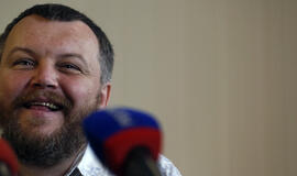 Donecko atstovas ragina Angelą Merkel daryti spaudimą Kijevui