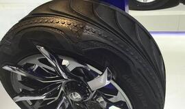 Elektromobilio akumuliatorius įkraus padangos