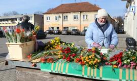Prekyba tulpėmis kovo 8-ąją