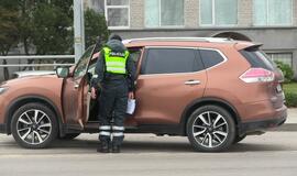 Girti vairuoja ir Kovo 11-ąją