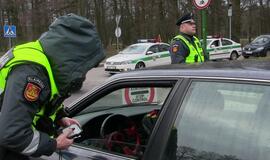 Girti vairuoja ir Kovo 11-ąją