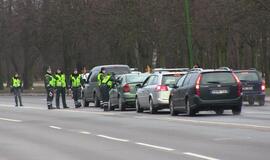 Girti vairuoja ir Kovo 11-ąją