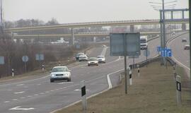 Girti vairuoja ir Kovo 11-ąją