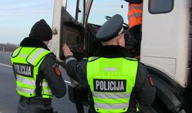 Girti vairuoja ir Kovo 11-ąją