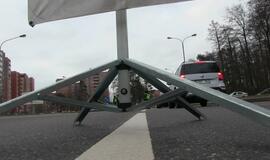 Girti vairuoja ir Kovo 11-ąją