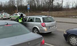 Girti vairuoja ir Kovo 11-ąją