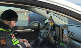 Girti vairuoja ir Kovo 11-ąją