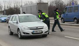 Girti vairuoja ir Kovo 11-ąją