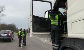 Girti vairuoja ir Kovo 11-ąją