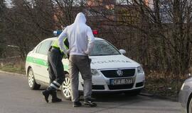 Girti vairuoja ir Kovo 11-ąją