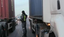 Girti vairuoja ir Kovo 11-ąją