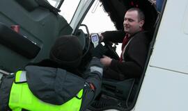 Girti vairuoja ir Kovo 11-ąją