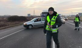 Girti vairuoja ir Kovo 11-ąją