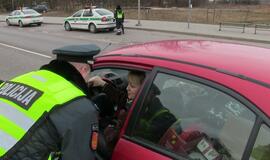 Girti vairuoja ir Kovo 11-ąją