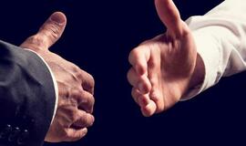 Rankos paspaudimas - ne tik socialinis gestas