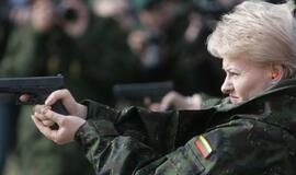 Ruoštis ginti Tėvynę ar stengtis išsisukti?