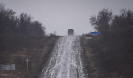 Rytų Ukrainoje autobusui pervažiavus sprogmenį žuvo 4 žmonės