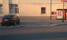 Klaipėdietė nuolat statė savo BMW neįgaliųjų vietoje