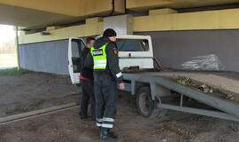 Pagiringas vairuotojas "patikrino" viaduko tvirtumą