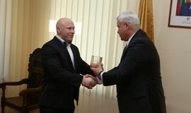 Sunkiaatlečių pagerbimas pas merą