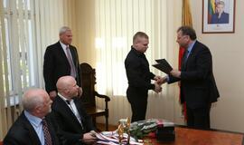 Sunkiaatlečių pagerbimas pas merą