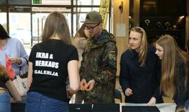 Klaipėdiečiai kūrė Monikos Linkytės suknelę